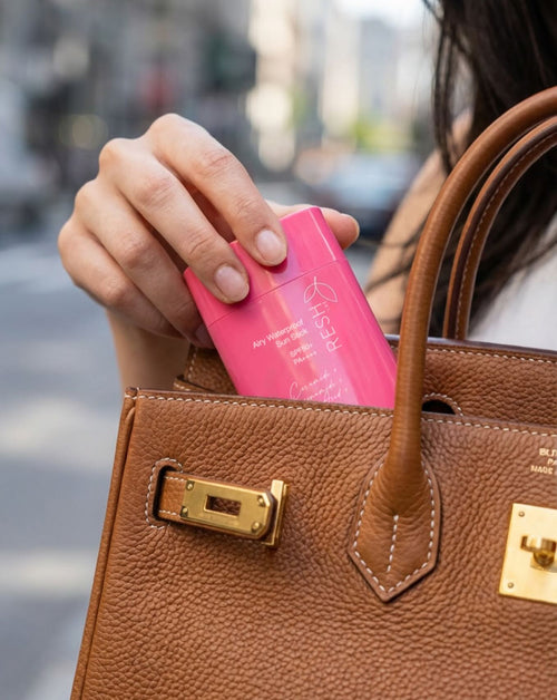 My everyday essential, always in my bag. 💖☀️
Resh Lab Pearly Glow Tinted SPF50+ PA+++ combines high sun protection and effortless application in one.
💗 SPF50+ PA+++ high protection
✨ Easy application, powerful performance
🌿 Less oily formula
👜 Fits perfectly in every bag
☀️ Suitable for use over makeup
Because some essentials never leave your bag. ✨
#reshlab