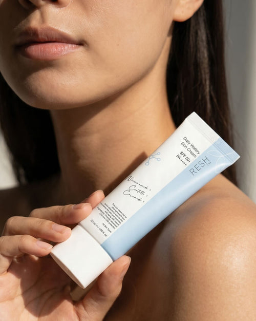 Daily protection, lightweight comfort. ☀️
Resh Lab Daily Watery Sun Cream SPF50+ PA++++ blends seamlessly into the skin with a fresh, non-heavy finish for everyday wear. 💙
#ReshLab